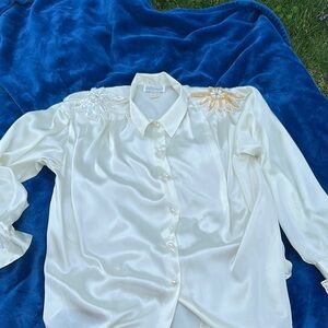 Elegant Cream Blouse with Embellished Shoulders impressions of California